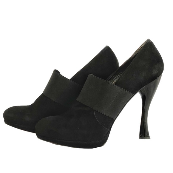 Stuart WEITZMAN BLACK SUEDE LARGE FRONT STRAP COVERED HEELS - 8 - Picture 1 of 9